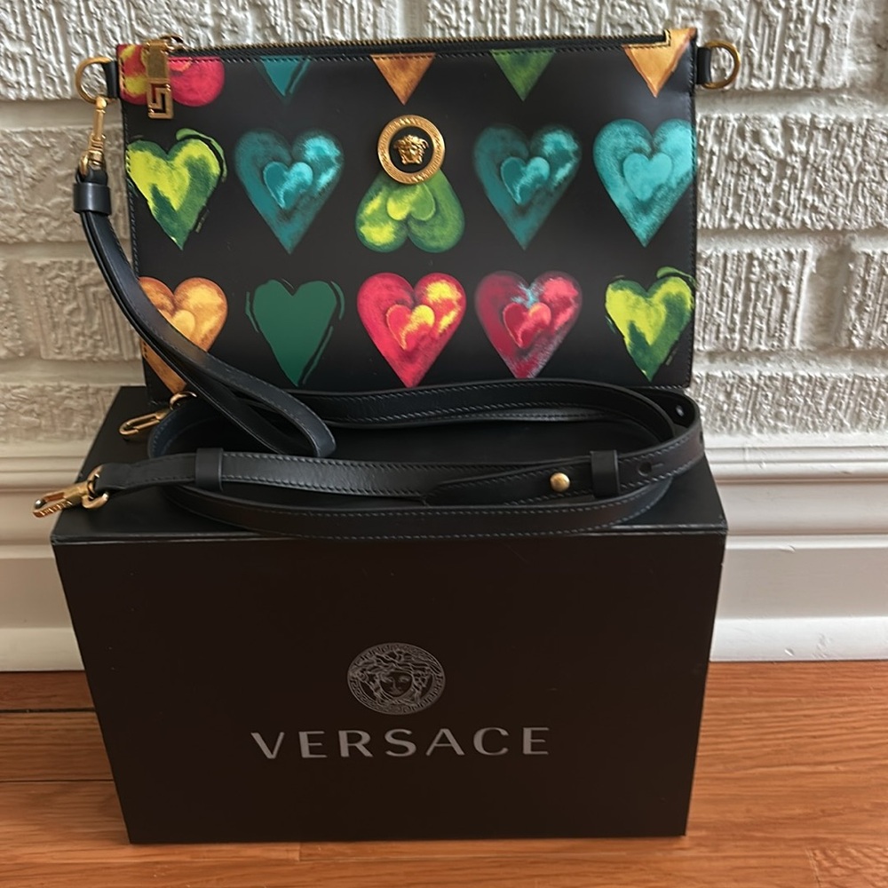 Versace-NWT Black Multicolor Heart print Medusa clutch/crossbody - Picture 6 of 9